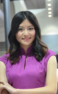 甜美车模